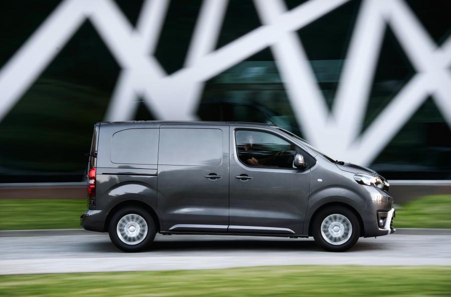  Toyota ProAce Van Compact 2016 года  (фото 14 из 35)